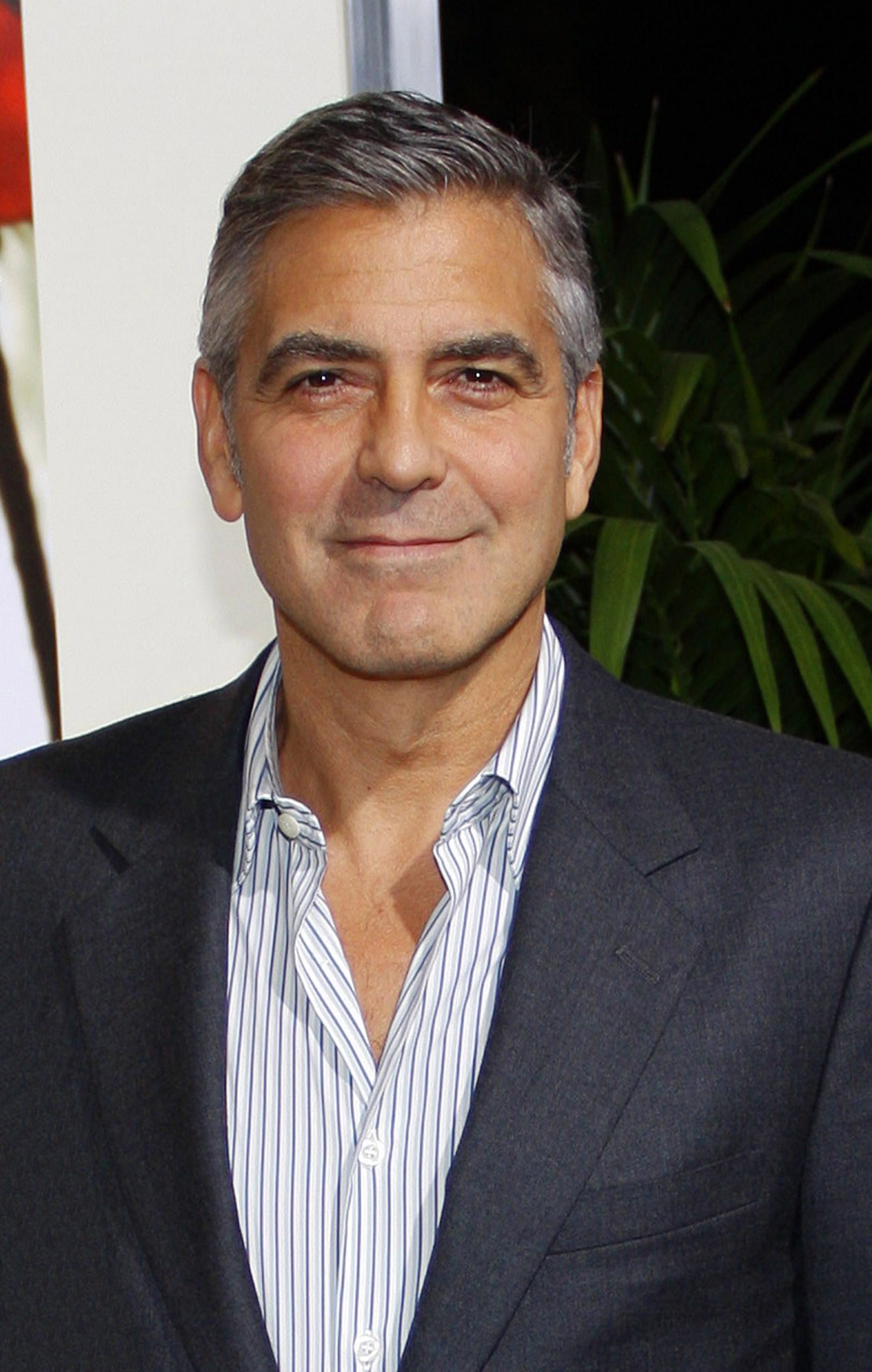 George,Clooney,At,The,Los,Angeles,Premiere,Of,'the,Descendants'