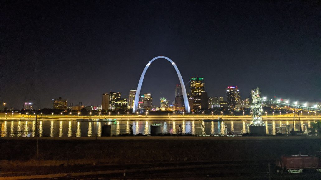 the St. Louis arch at night