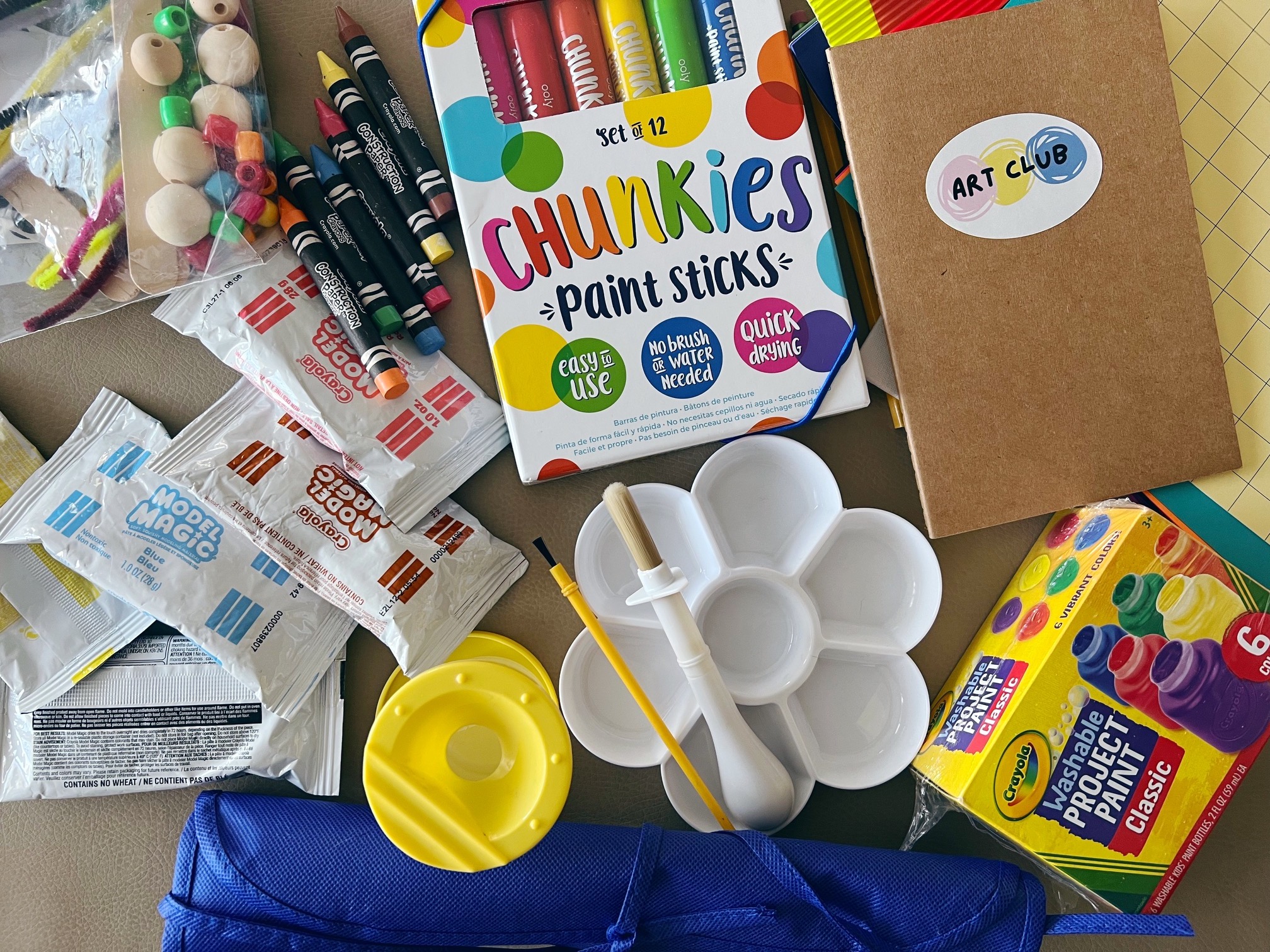 No-Spill Round Paint Cups with Colored Lids - Creativity Street