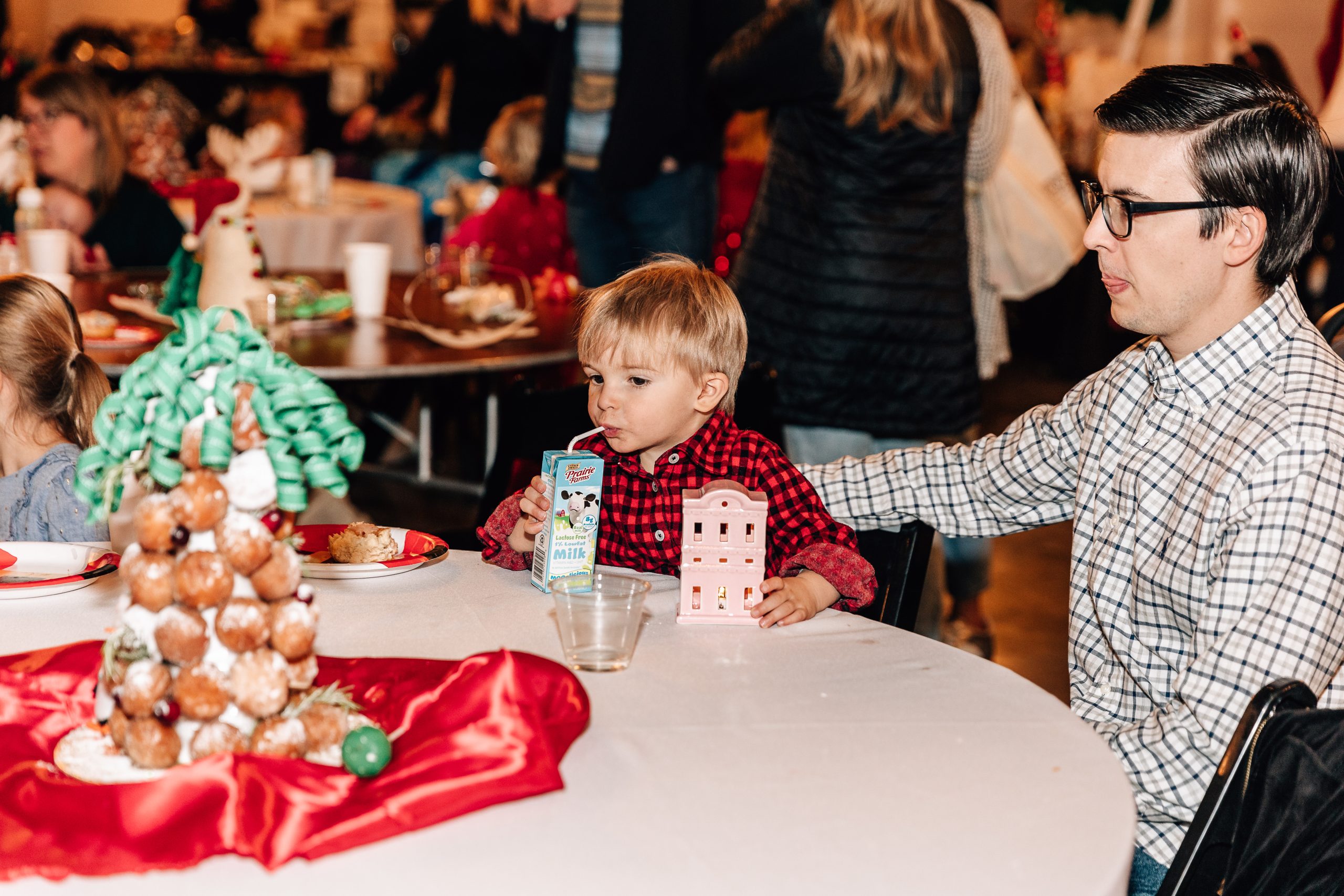 STL MOM | Donuts with Santa (Vender Images)