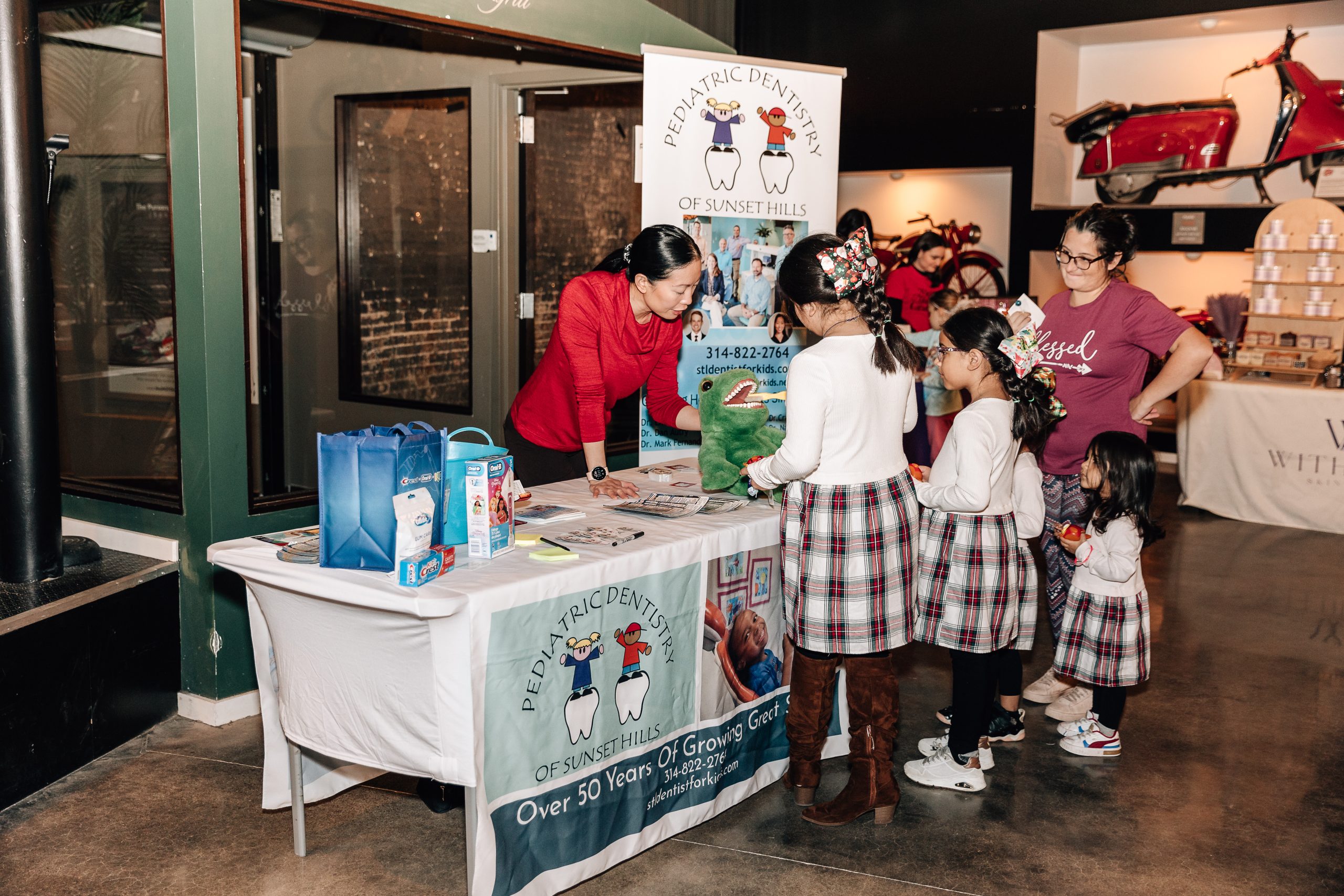 STL MOM | Donuts with Santa (Vender Images)