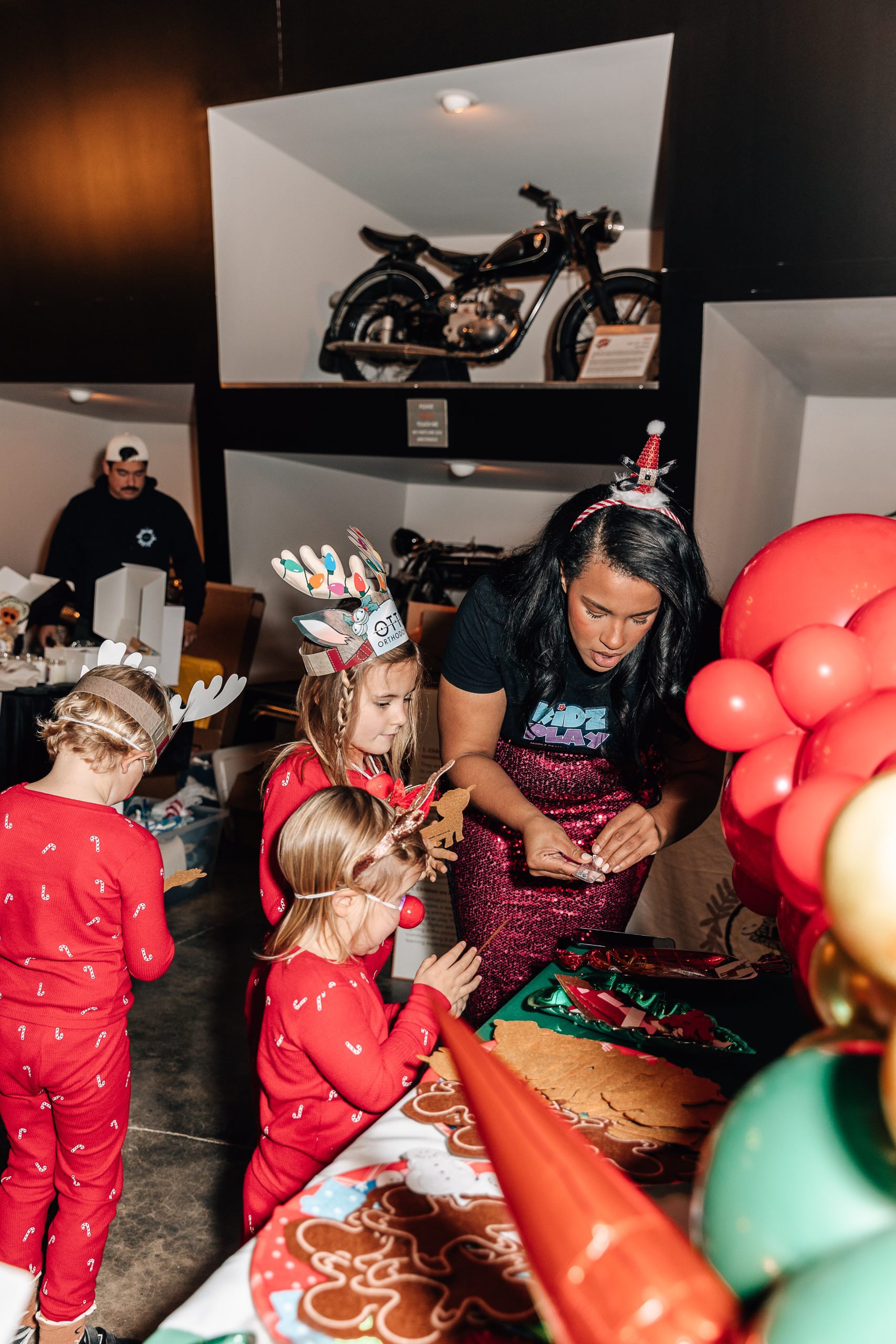 STL MOM | Donuts with Santa (Vender Images)