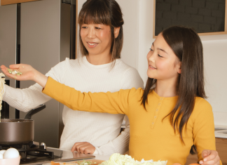 I Wasn’t Being the Mom my Daughter Needed an Asian mom and her daughter cooking ramen together
