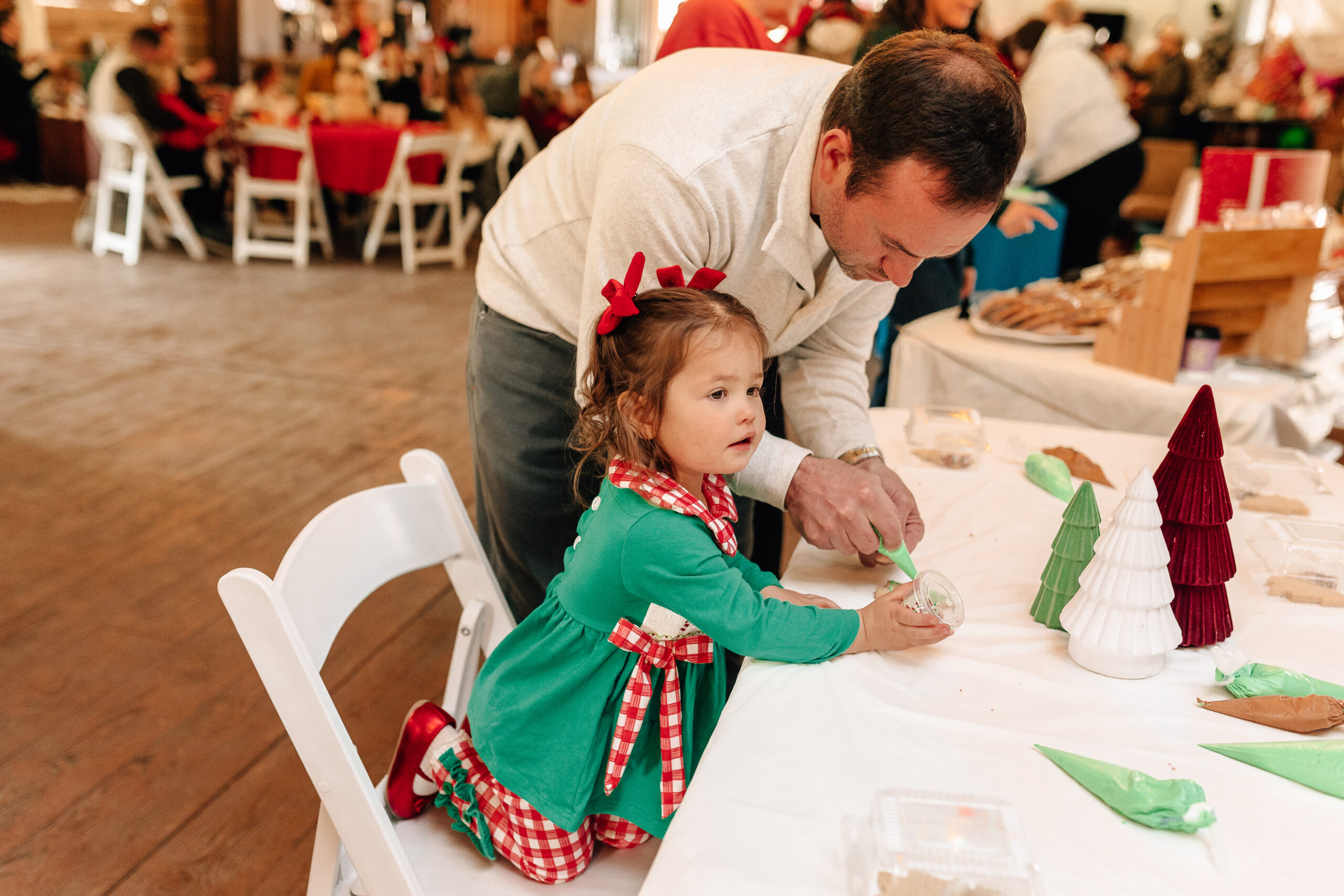 STL MOM | Donuts with Santa (Vender Images) STL MOM | Donuts with Santa (Vender Images)
