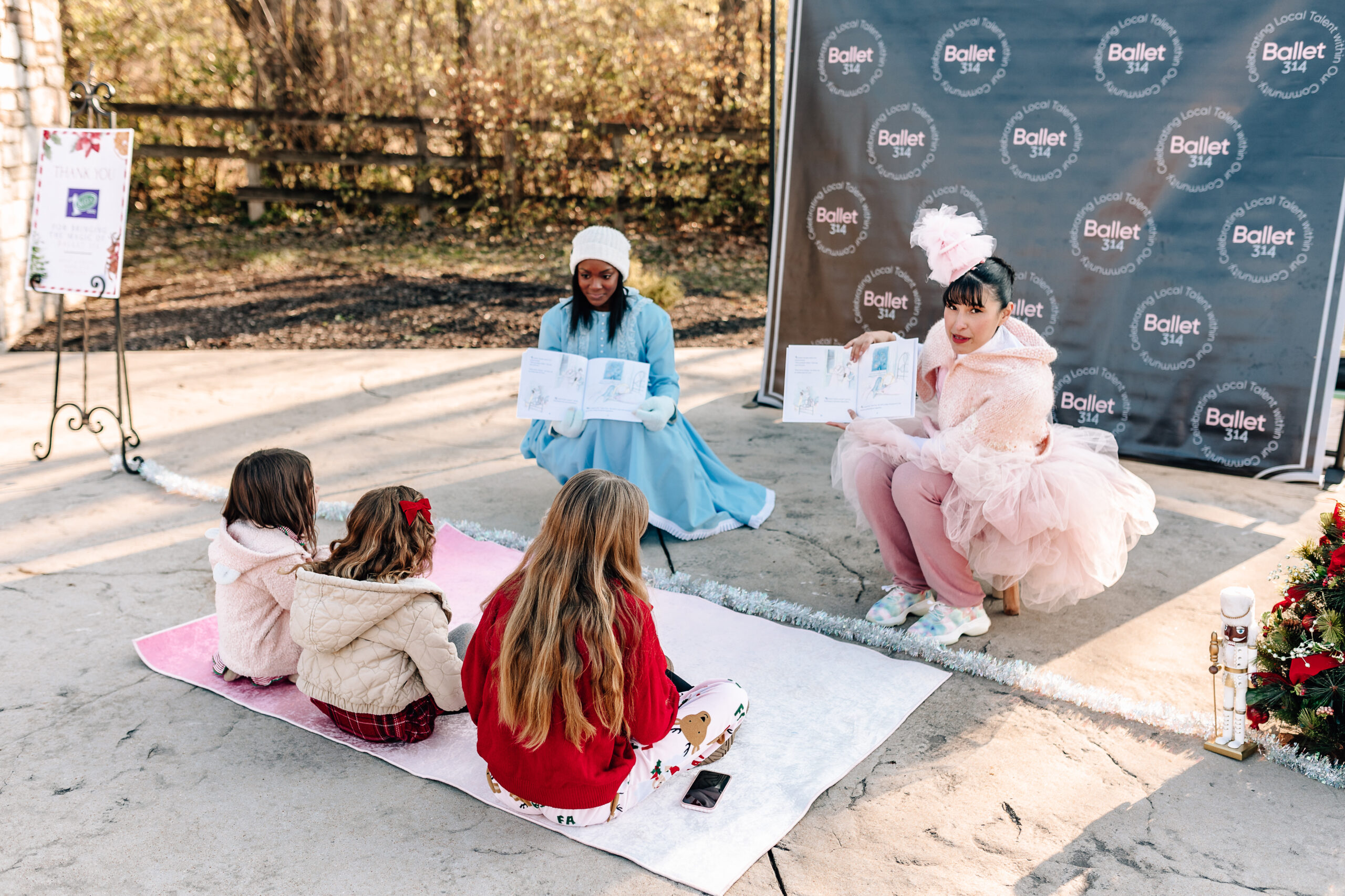 STL MOM | Donuts with Santa (Vender Images) STL MOM | Donuts with Santa (Vender Images)