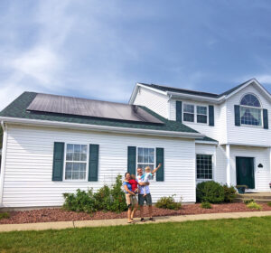 StraightUpSolar_Korte-Jean-ME-SolarSmile_Photo-PC-web_edited_HighRes